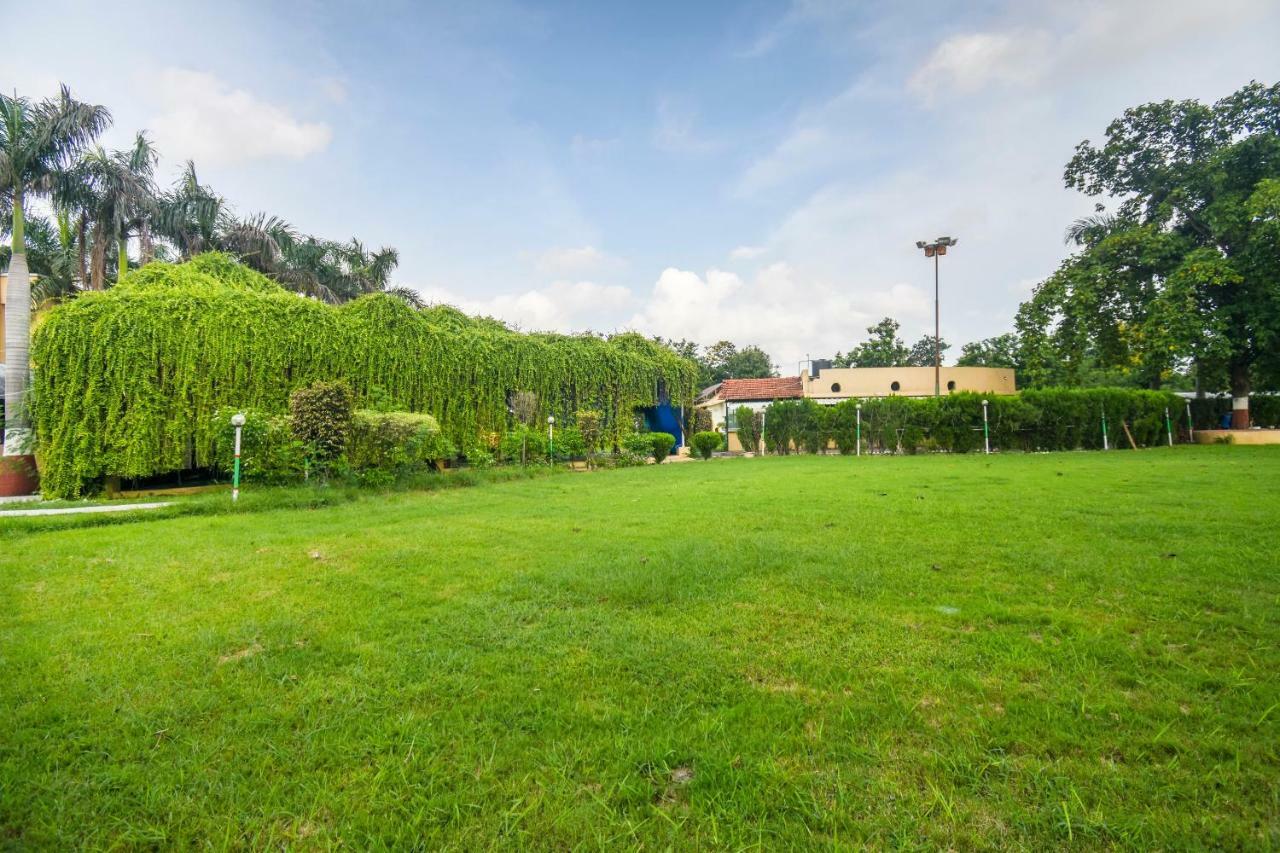 Oyo 47464 Hotel The Country Club Bilāspur Exterior foto