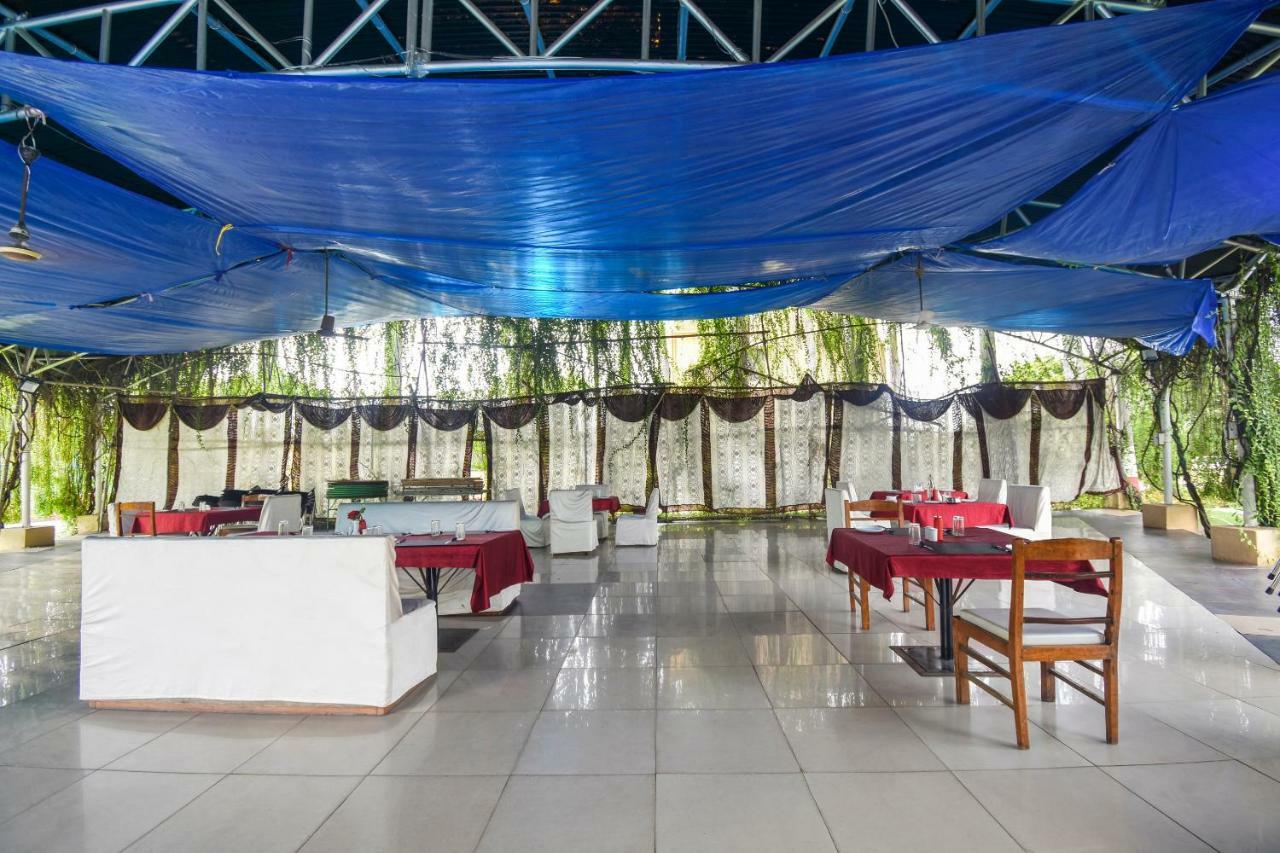 Oyo 47464 Hotel The Country Club Bilāspur Exterior foto