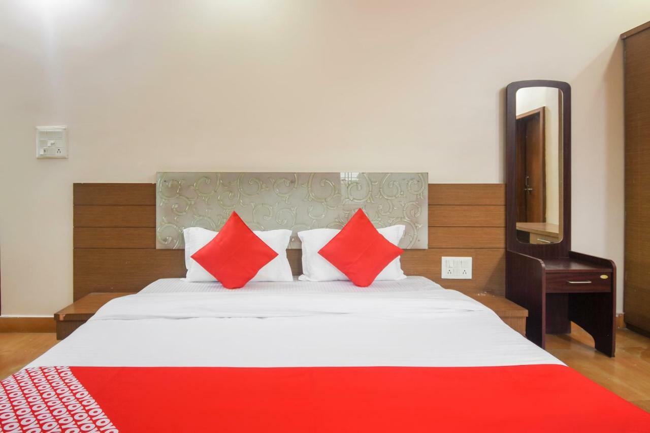Oyo 47464 Hotel The Country Club Bilāspur Exterior foto
